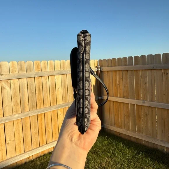 Coach Y2K Black and Gray Signature Pattern Wallet/Wristlet - Picture 3 of 8